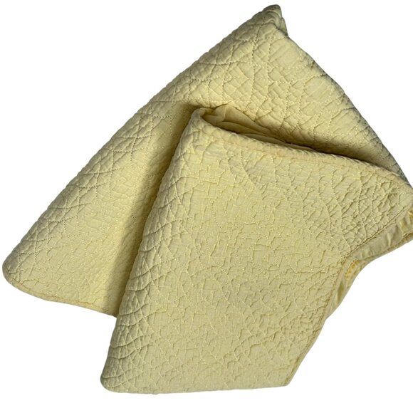 Laura Ashley yellow quilted PAIR 2 standard pillow shams excellent condition - Picture 5 of 12